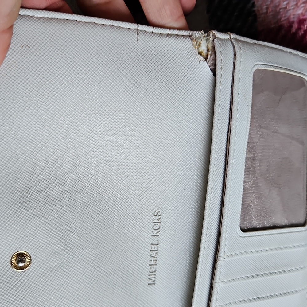 Michael Kors Signature Tote And Matching Wallet - Picture 11 of 15